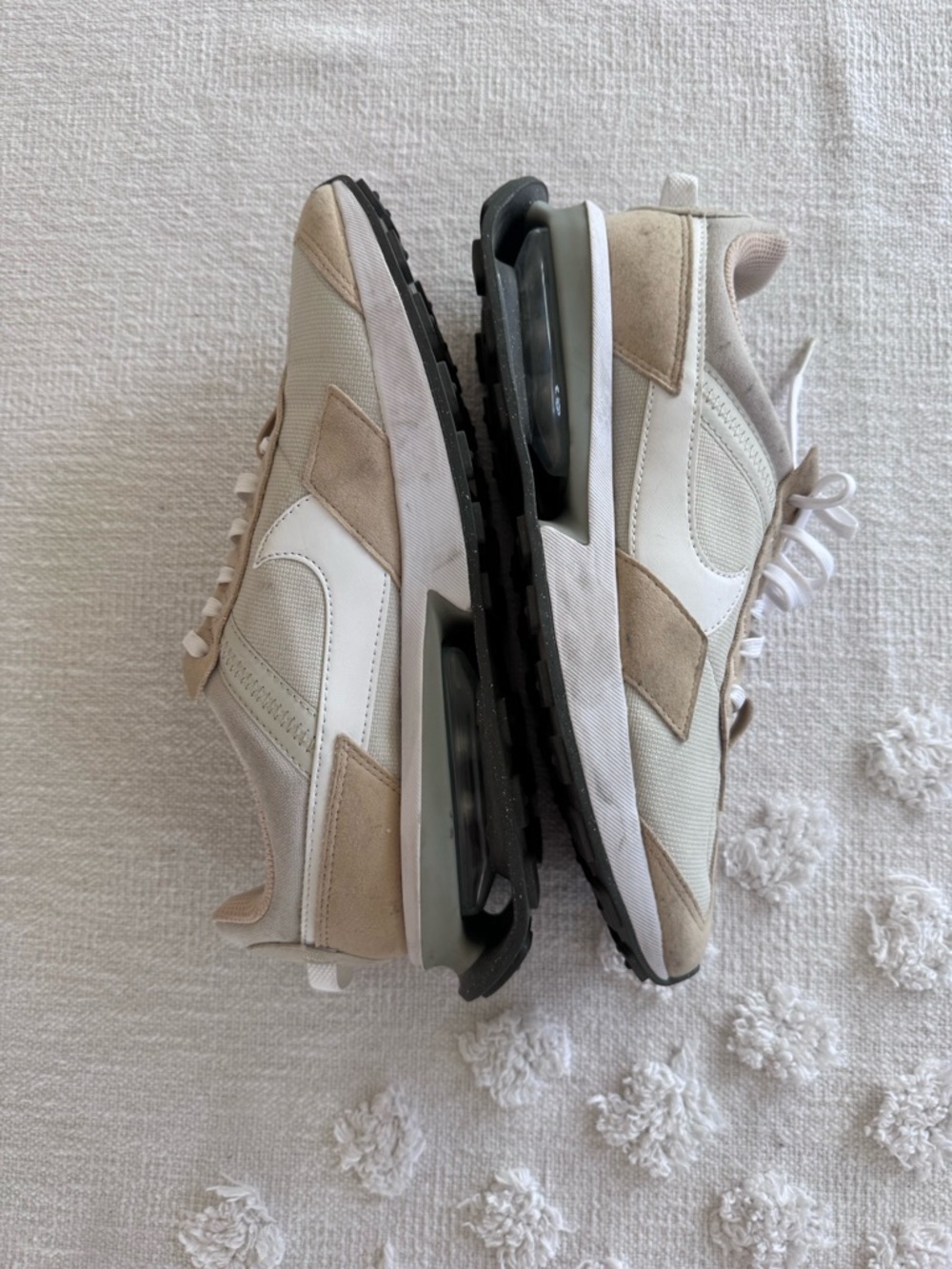 Nike Air Max Pre Day Womens Size 9 Sneaker Light Bone DM8259 002
Q2 - Picture 5 of 6